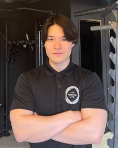 トレーナーの大井 麻奈斗（おおい まなと）
