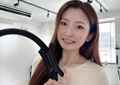 トレーナーのChika