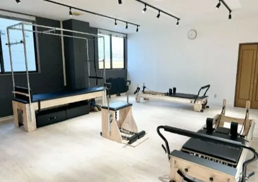 マシンピラティススタジオルルト高槻店の内装