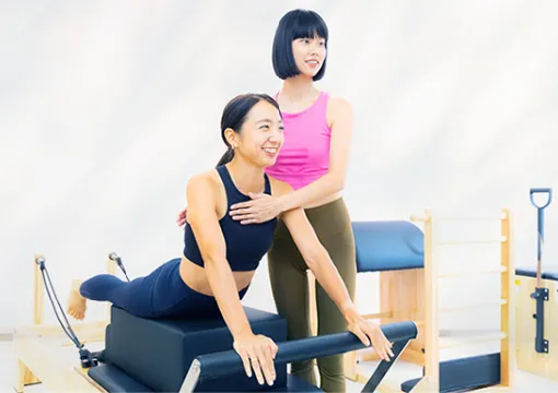 Forzaレッスンを受けている女性