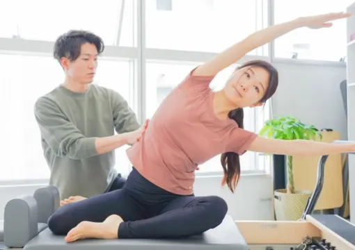 ピラティススタジオ luluto（ルルト）のマンツーマン指導の様子