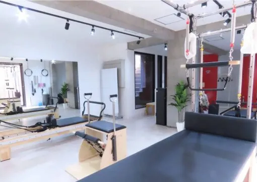 ピラティススタジオ luluto（ルルト） 店内の雰囲気 リフォーマーやキャデラックなど多彩な機器