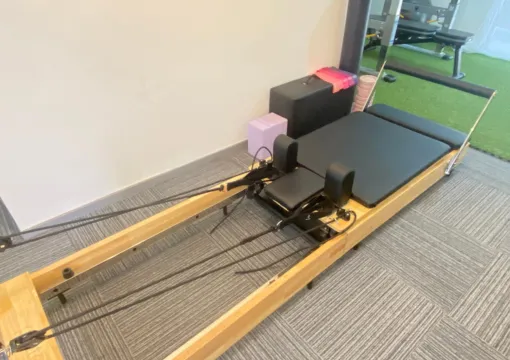 ピラティス＆ジム1to1（ワントゥワン）スタジオ内 リフォーマー