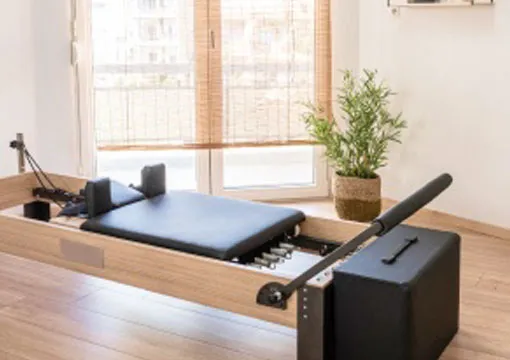 ピラティス＆ジム1to1（ワントゥワン）スタジオ内 リフォーマー
