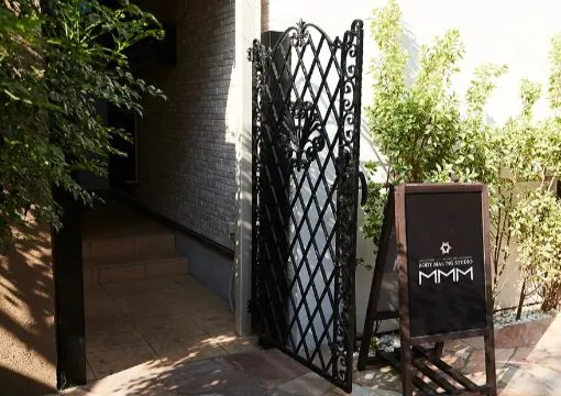 パーソナルプライベートジムMMM（トリプルエム）六本木店入り口