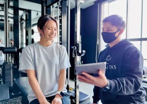 QUALITAS（クオリタス）青山・外苑前店のカウンセリングの様子