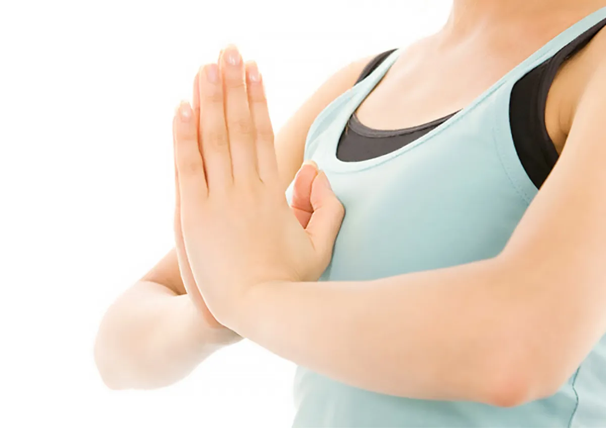 体が硬いあなたも大丈夫！初心者向けヨガガイド アイキャッチ