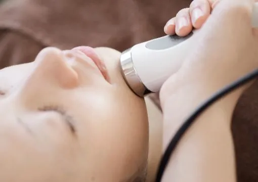 QUALITAS(クオリタス)で受けるリフトアップハイパーナイフ姿