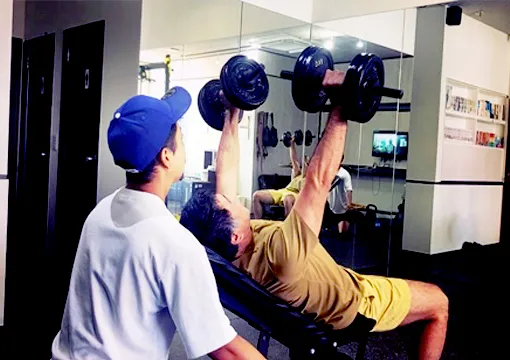 ガネシアトレーナー画像