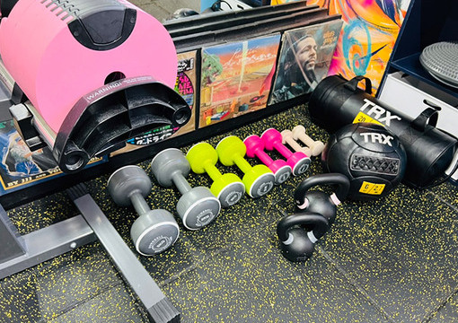 GOODLIFE GYM（グッドライフジム）代々木店のダンベル