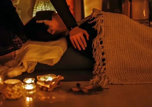 LAUGH-YOGA-SALON（ラフヨガサロン）の寝たままヨガ