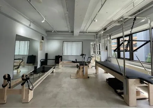 ピラティススタジオ luluto（ルルト）銀座店 店内の雰囲気 リフォーマーやキャデラックなど多彩な機器