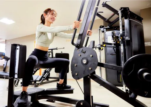 touch fitnessでトレーニングする女性