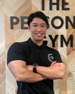 トレーナーの二井谷 潤哉(にいたに じゅんや)