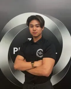 トレーナーの山崎 吏公(やまざき りく)