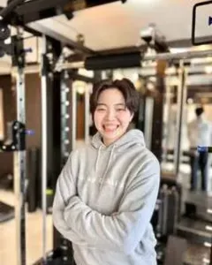 トレーナーの西郡麻衣（にしごおり まい）