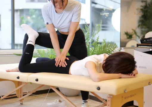 La pilates（ラピラティス）骨膜整体の様子