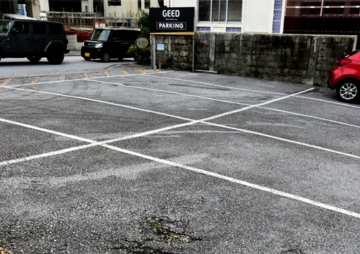 ボディメイクアップジム GEED 駐車場