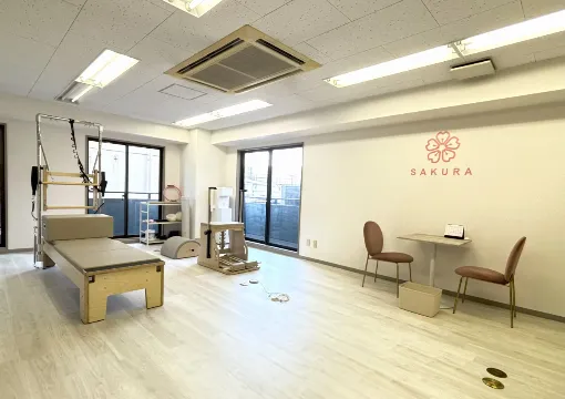 SAKURA(サクラ)町屋店の内観